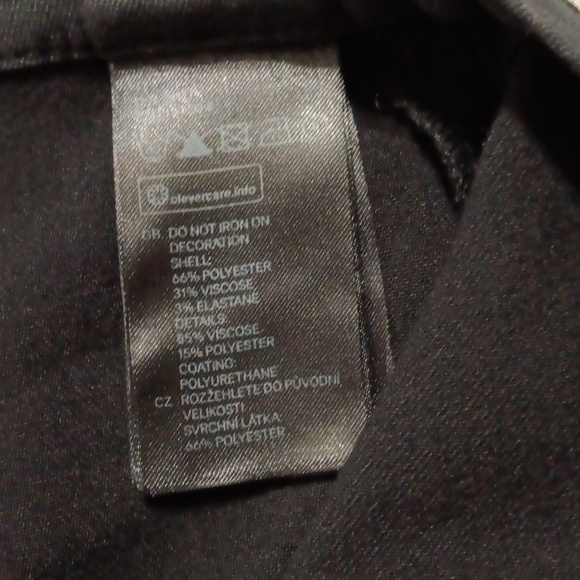 H&M mini pencil skirt with zip and clasp in back and 5in slit - Picture 3 of 3